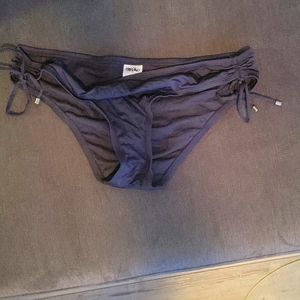 Black bikini bottoms L